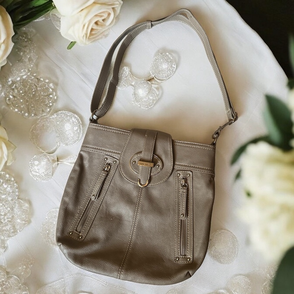 Nine West shoulder bag with adjustable strap - Picture 2 of 10